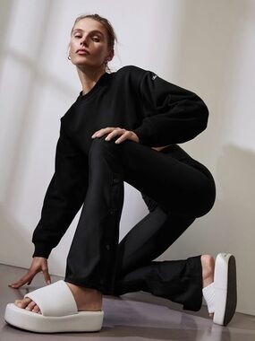 ALO Yoga Airlift High Waist Snap Flare Leggings